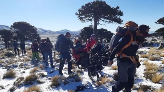 El trekking adaptado impulsa el acceso al montañismo a personas con discapacidad 