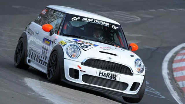 Mini de 210 CV en plena acción