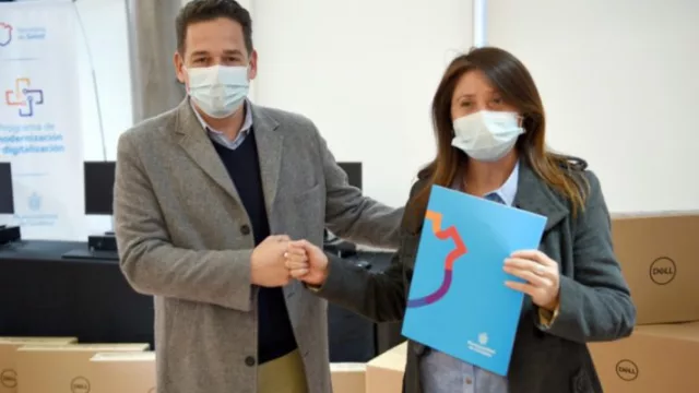 La Municipalidad entregó computadoras a 11 Centros de Salud