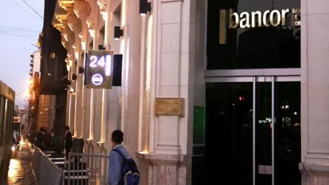 La entrada del ex Palace Hotel ahora sucursal Bancor