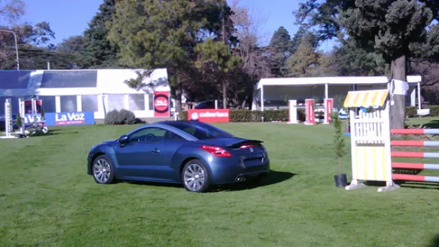 Avant Peugeot presente en el Jockey Club