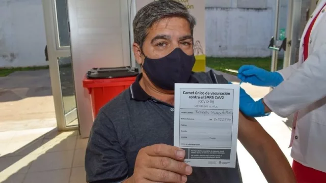 Proponen que los salteños vacunados puedan circular hasta las 2 am