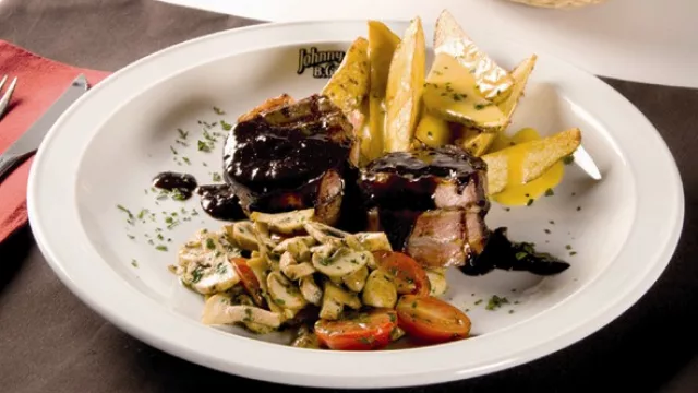 “Heartbreaker”, medallones de lomo lardado con salsa crema al malbec 