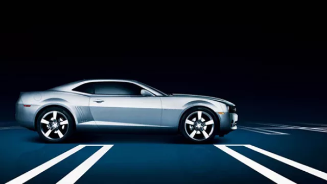 De perfil, musculoso, poco vidrio