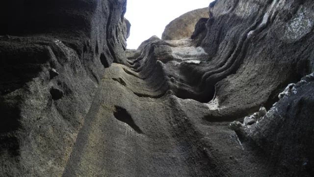Las formaciones del volcán originadas en el choque entre lava y agua