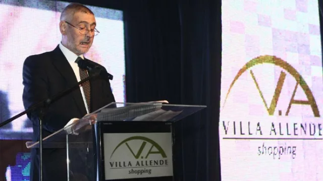 Alejandro Grunhaut, gerente del Villa Allende shopping, en el discurso inaugural