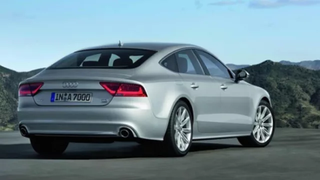 Audi A7. Sobre la base del A8, pero hatchback, tambien espera su versión “S”