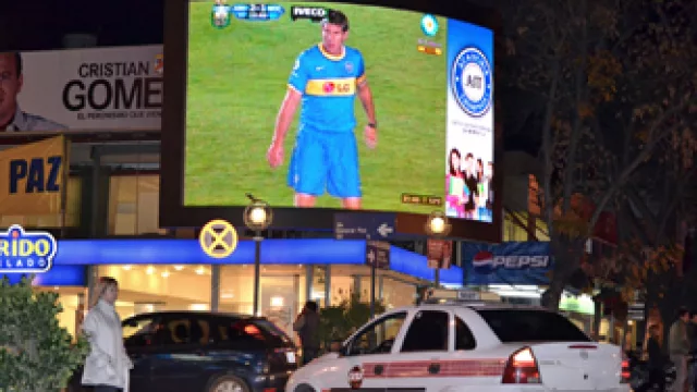 Una pantallota en Carlos Paz para ver a Boquita