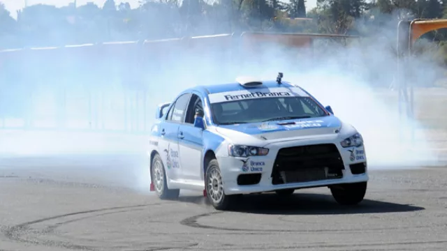 Ya rugen los motores por la ciudad, ya se palpita el Rally