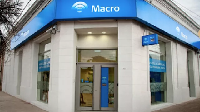 Macro abre sus puertas en Laboulaye (y se viste de patria con banderitas y escarapelas)