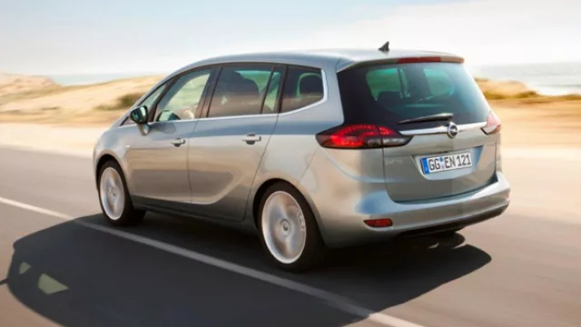 Cola muy “Ford S-Max”, pero atractiva