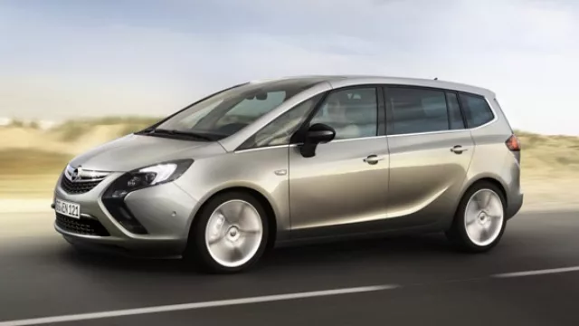 Perfil que toma rasgos de su hermano Insignia