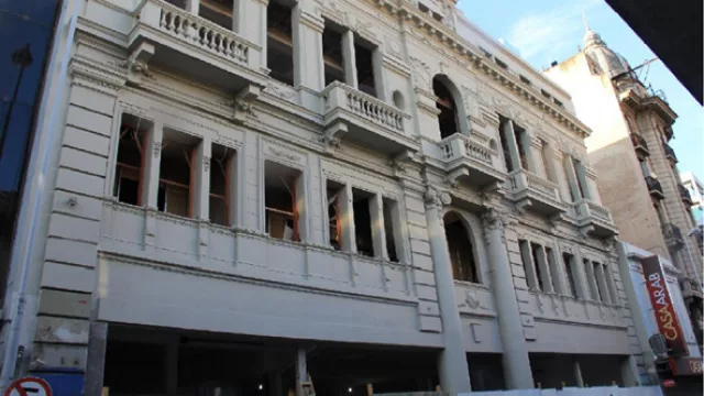 Fachada del mall ubicado en Rivadavia 230