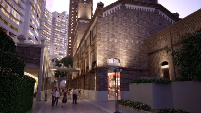 Una vista de noche de La Antigua Cervecería