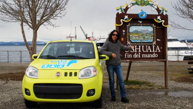 Fiat Uno y Javier Calamaro en el extremo sur