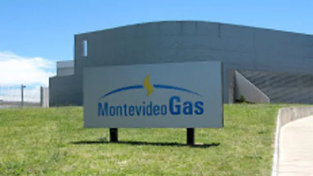 Uruguay: Lo único que puede salvar al gas por cañería es la planta regasificadora