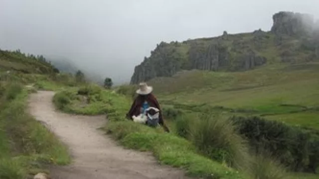 Ángeles Mora, Elegía y postal