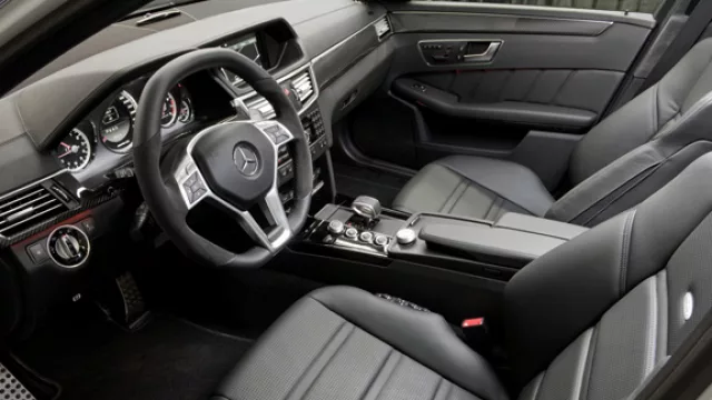 Interior ¿muy? sobrio como todo MB