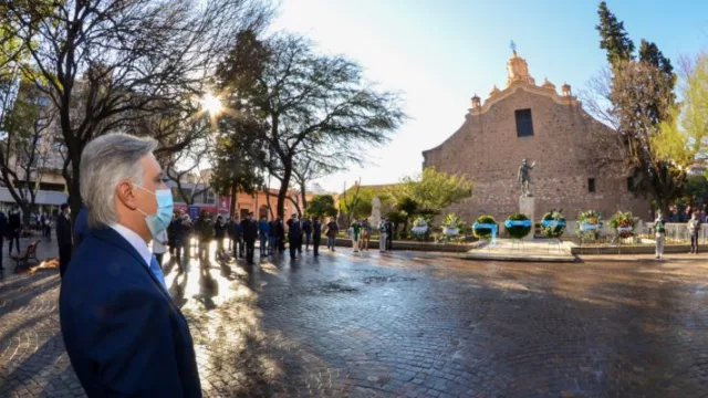 En el cumpleaños de Córdoba, Llaryora recordó a los equipos de salud