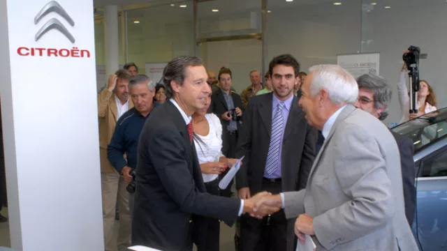 Autoridades de Citroën en la entrega