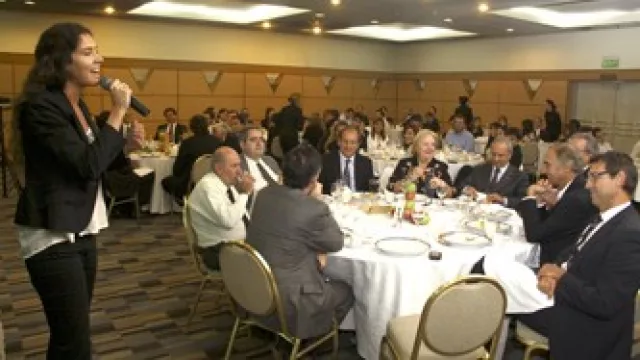 Junior Achievement presentó su plan 2011 (y empresarios hicieron germinar sus ideas)