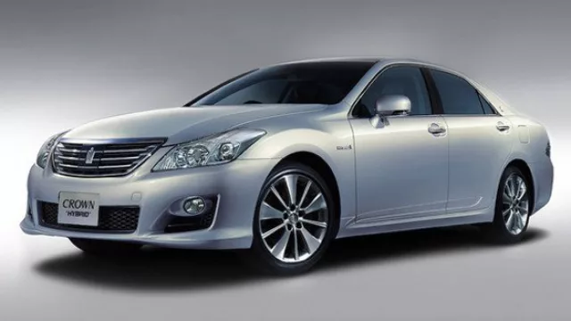 Crown Hybrid, solo para Japón