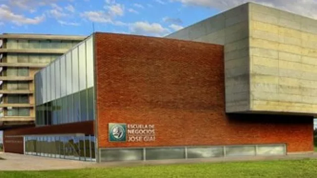 Con un imperdible show de mapping, inaugura el nuevo edificio de la UES 21