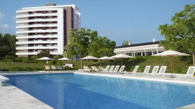 Una vista de la piscina del Milénica IV