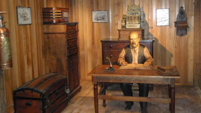 El contador no podía faltar en el Museo para recrear una bodega de la vieja tradición