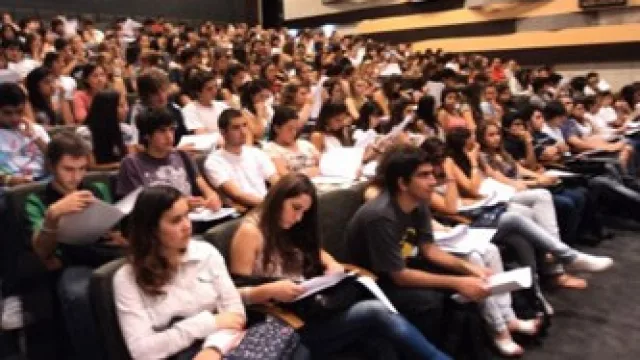 Secundarios rompieron la barrera de los $ 2.000 y le sacan ventaja a las universidades (53% más caros)