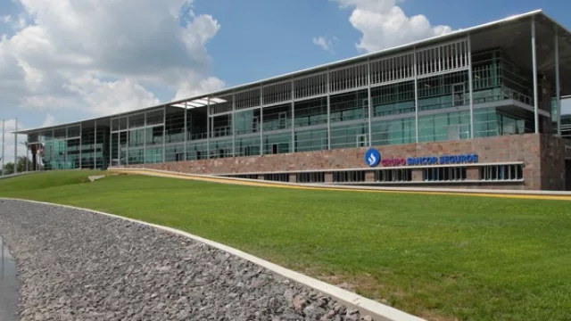 Impresionante fachada de la nueva sede corporativa de Sancor Seguros