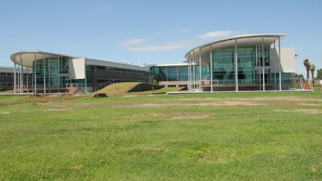 Otra vista del edificio de 16.000 m2 donde pueden trabajar 600 de las 1.500 personas que emplea el grupo