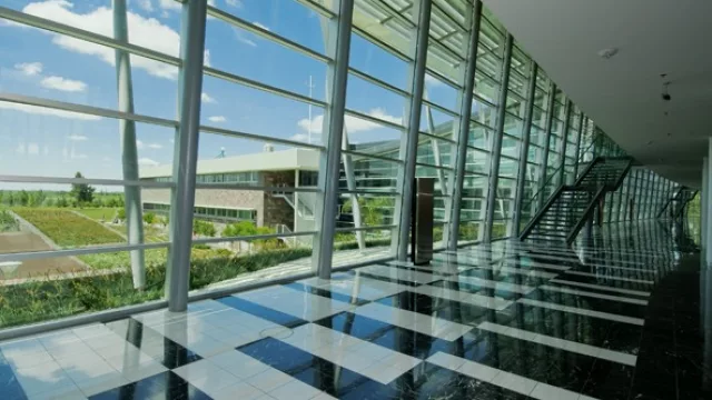 Digno de Puerto Madero, Sancor Seguros se ancló para siempre en su pueblo natal