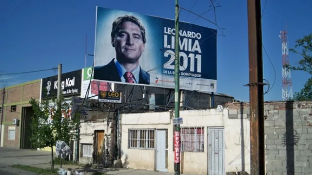 Un gran cartel en tremenda infracción