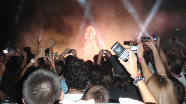 Cientos, miles de fotos capturadas por celulares y cámaras en el show de anoche