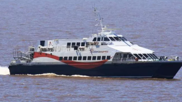 Uruguay: Colonia Express no se vende (quiere otro barco y 1.150 frecuencias al año)