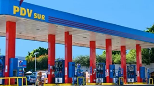 Modelos de Las Rosas cerrando el desfile