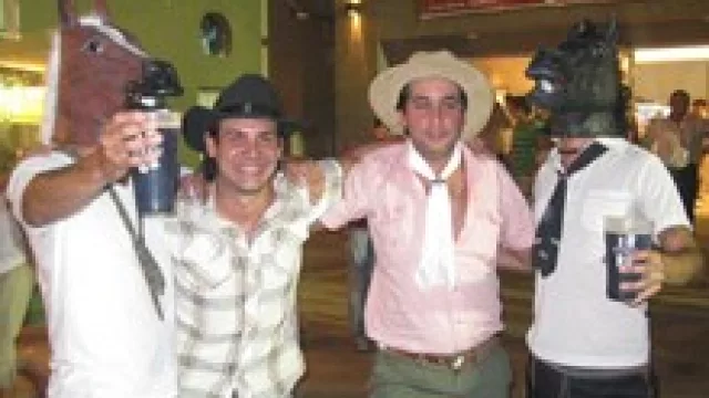 ¿Para qué le habrán puesto caballos? (by 1882).