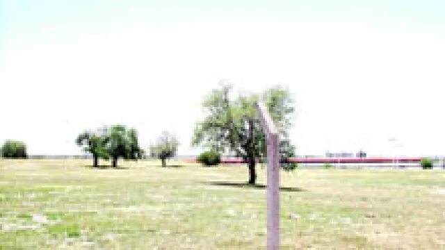 Petrone va por mucho más: 4.500 deptos junto a Carrefour (y otros 400 al frente)