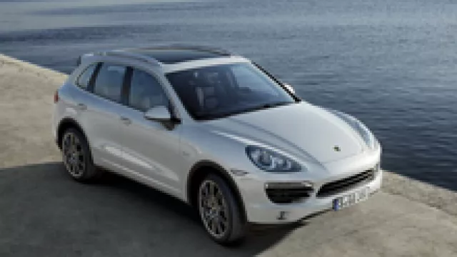 ¿Cuántos autos se vendieron por habitante?  ¿Y motos?