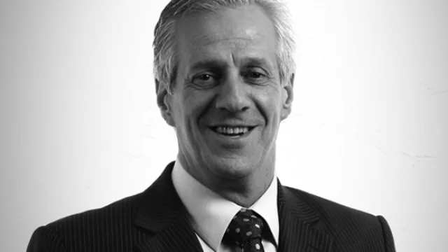 Y el Emprendedor Líder 2010 es (by UES 21)...