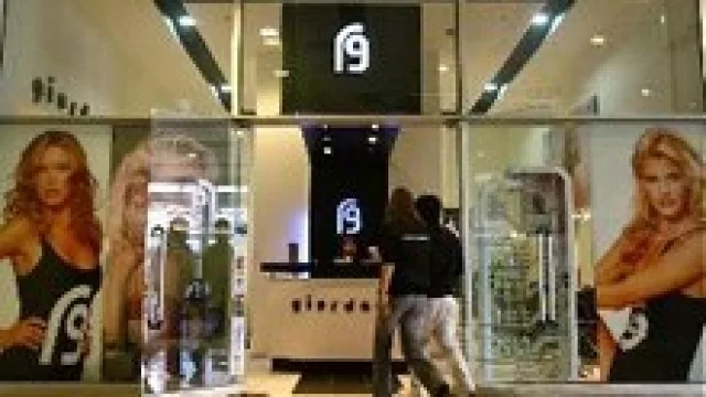 Nadie se le anima a la peluquería de Giordano.