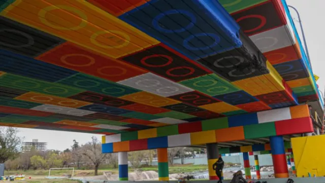 Córdoba tiene su primer “Puente Lego”