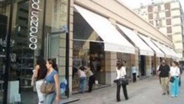 Caseros Paseo de Tiendas suma dos marcas top.