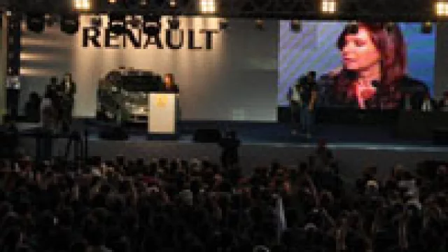 Renault lanzó la fabricación del Fluence, con la presencia de CFK