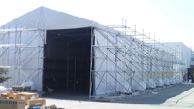 Llegaron las "carpas industriales" (o cómo construir un depósito de 2.500 m2 en 15 días)