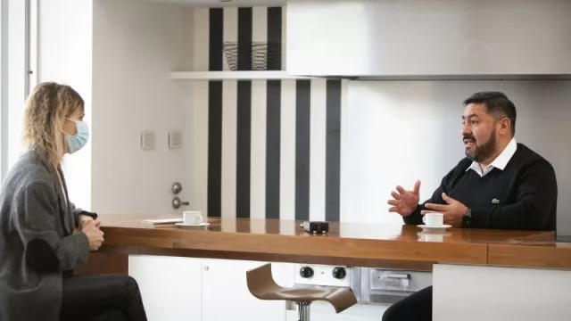 “Trabajamos en el back end, lo que pasa tras bambalinas de las apps; lo que uno usa como usuario final”.