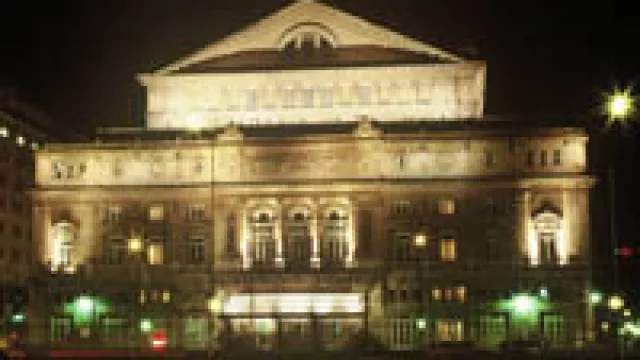 Fiat con la visita de la Scala de Milán