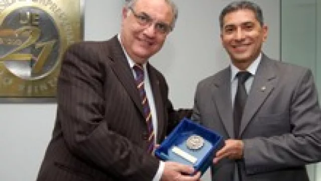 La UES 21 firma acuerdo para capacitar a policías cordobeses (y a sus familias).