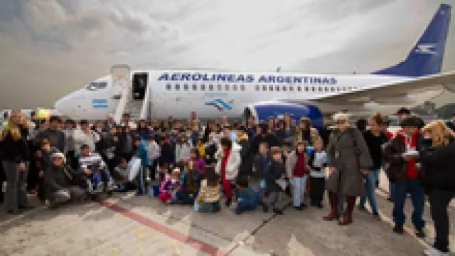 Aerolíneas llevó a los chicos a volar.